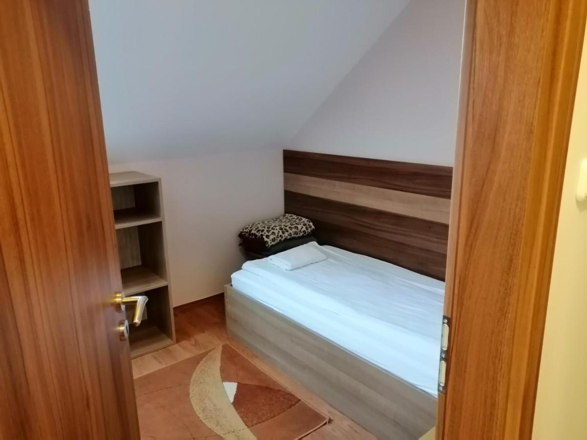 Csipkehaz Apartman Cserkeszőlő المظهر الخارجي الصورة
