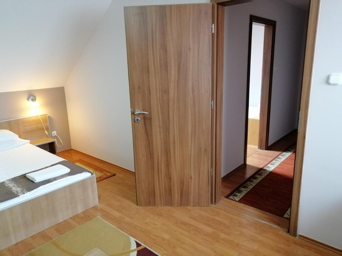 Csipkehaz Apartman Cserkeszőlő المظهر الخارجي الصورة