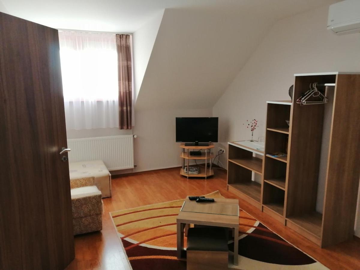 Csipkehaz Apartman Cserkeszőlő المظهر الخارجي الصورة