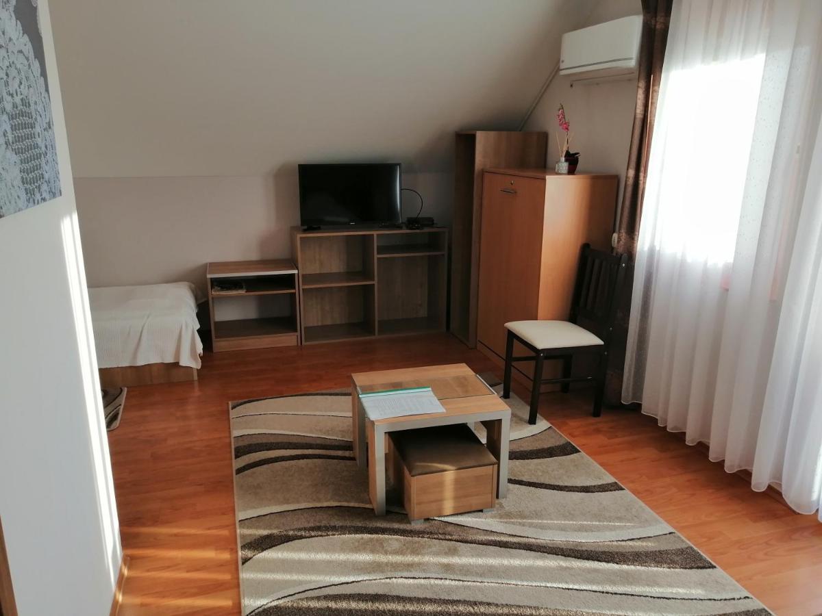 Csipkehaz Apartman Cserkeszőlő المظهر الخارجي الصورة
