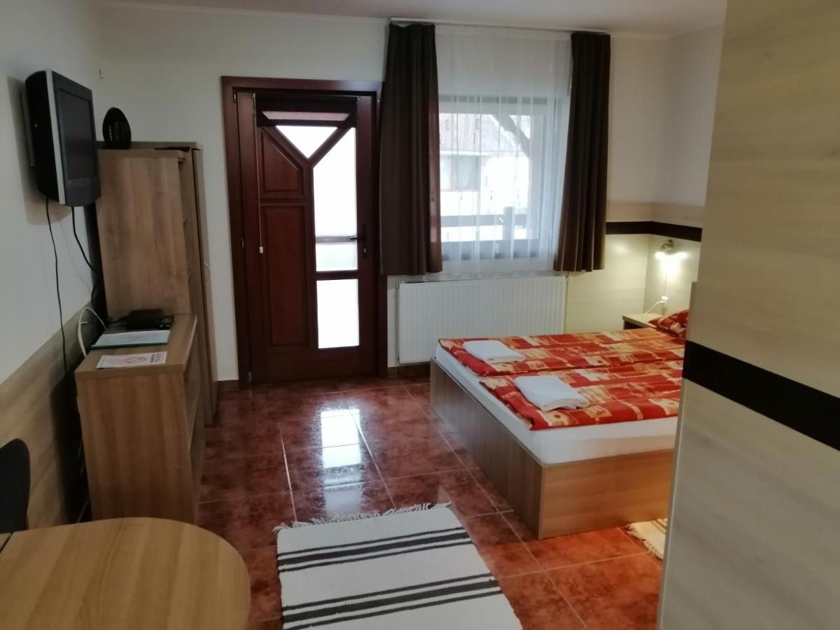 Csipkehaz Apartman Cserkeszőlő المظهر الخارجي الصورة