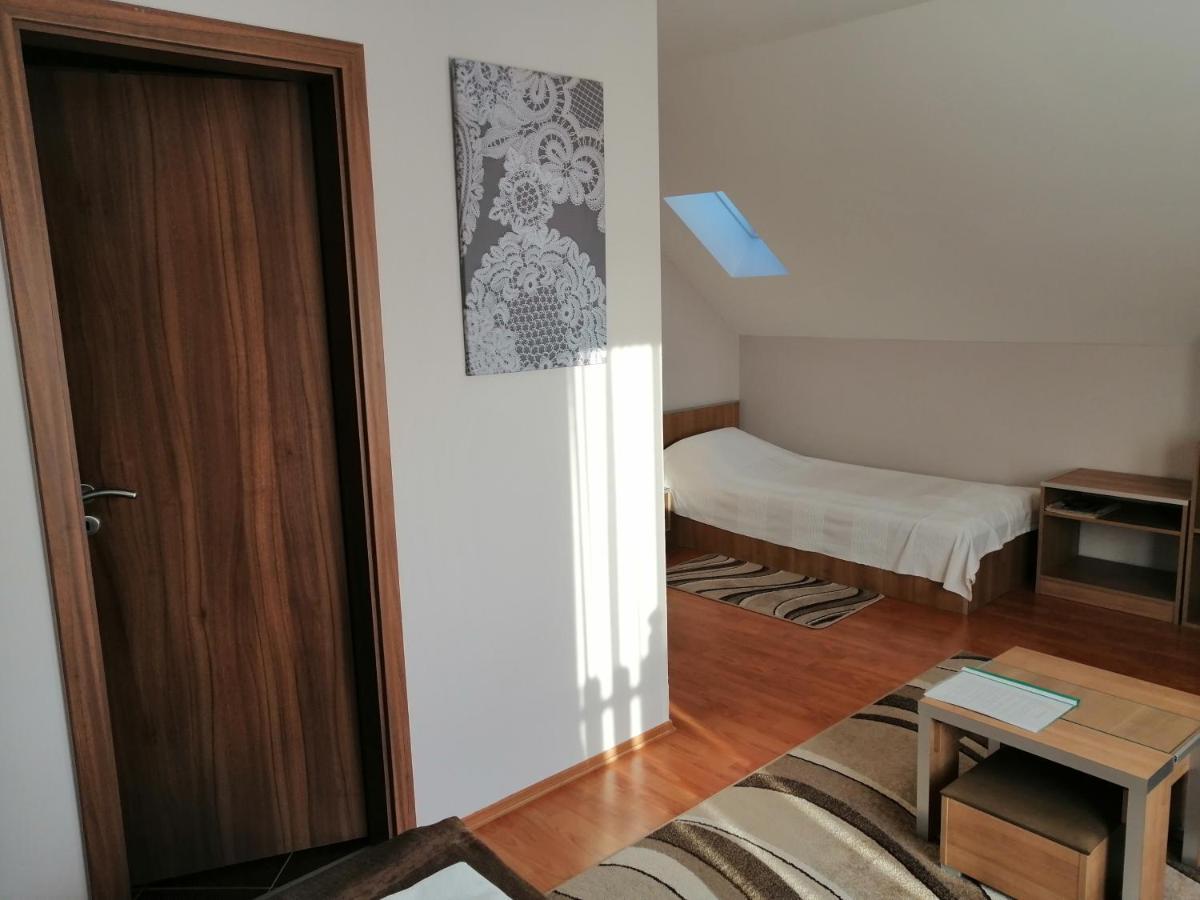 Csipkehaz Apartman Cserkeszőlő المظهر الخارجي الصورة