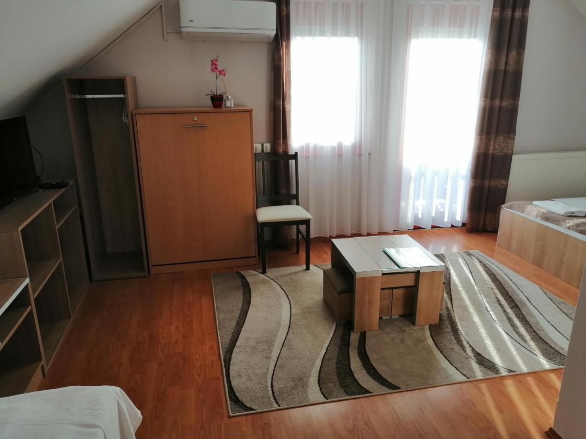 Csipkehaz Apartman Cserkeszőlő المظهر الخارجي الصورة