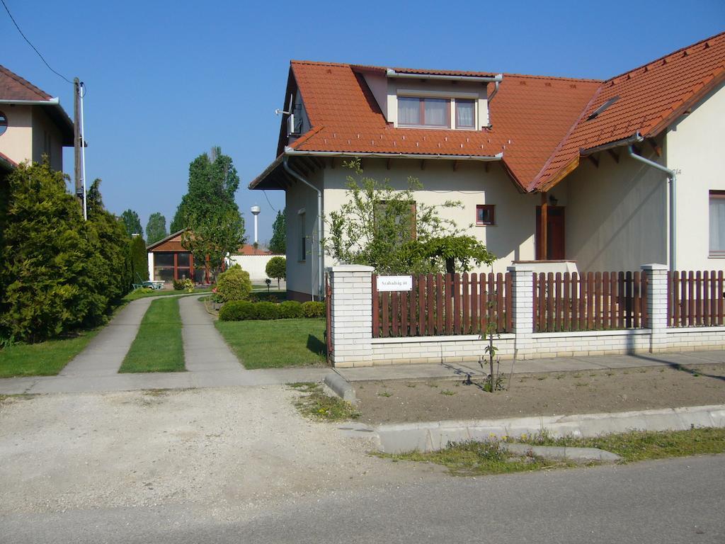 Csipkehaz Apartman Cserkeszőlő المظهر الخارجي الصورة