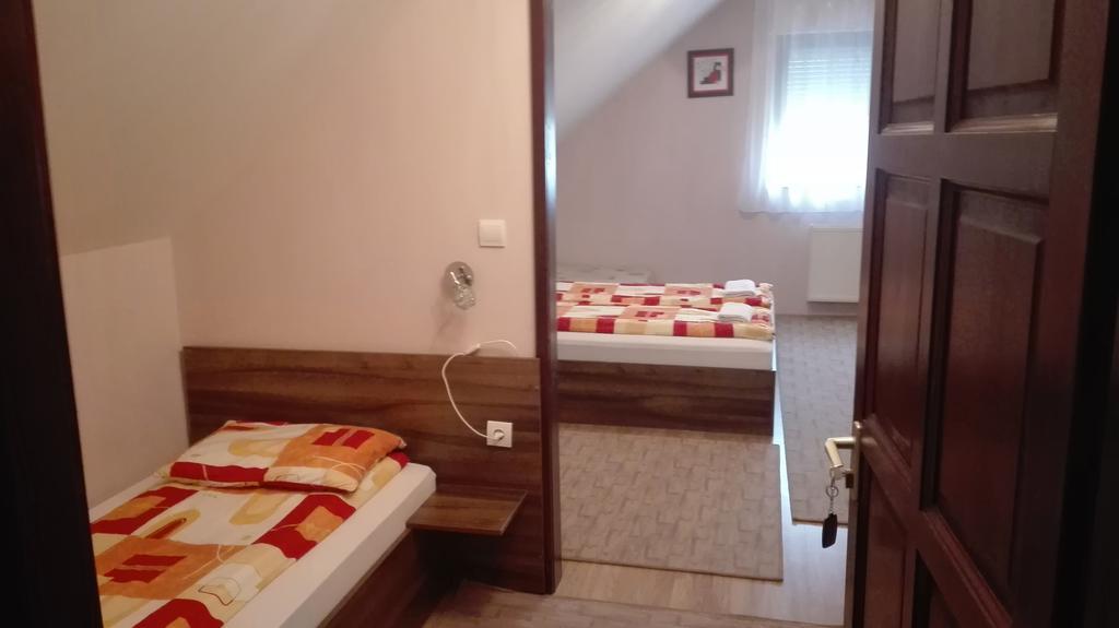 Csipkehaz Apartman Cserkeszőlő المظهر الخارجي الصورة