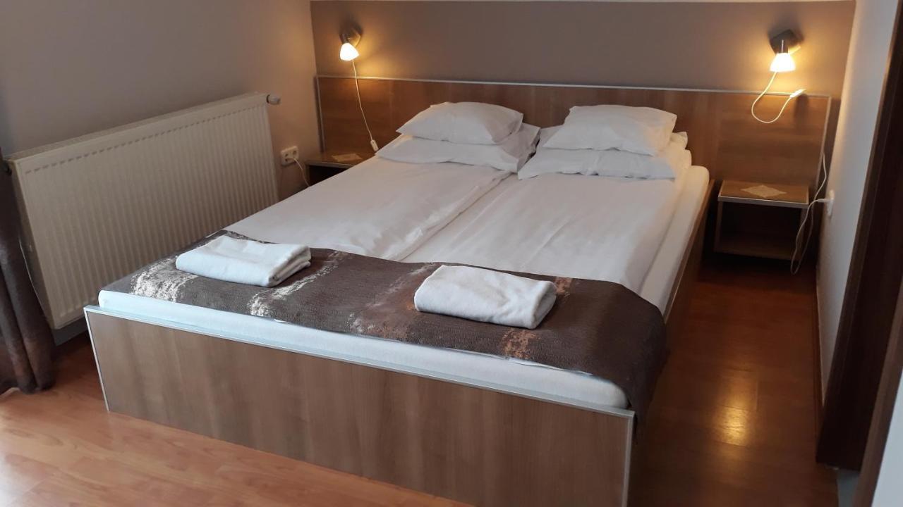 Csipkehaz Apartman Cserkeszőlő المظهر الخارجي الصورة